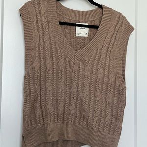 Abercrombie cropped sweater vest